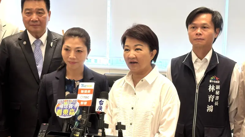 ▲盧秀燕受訪時說「台中人重經濟、重民生、輕政治」，所以她上班不會談政治。（圖／記者顏幸如攝，2025.07.21）