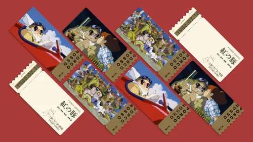 ▲《紅豬》復古票卡收藏套票精選電影中三個經典瞬間「眾星拱月」、「紅色傳奇」、「羞澀印記」。（圖／甲上娛樂）