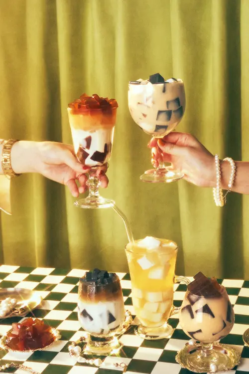 ▲鶴茶樓「一杯一元」開幕優惠！喝7天「第二杯半價」。（圖／鶴茶樓提供）