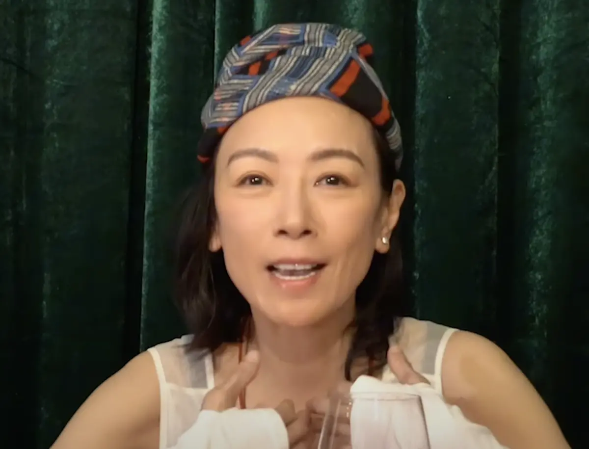 55歲「最美藍鳳凰」瘦到幾乎變個人！重逢《開心鬼》恩師黃百鳴