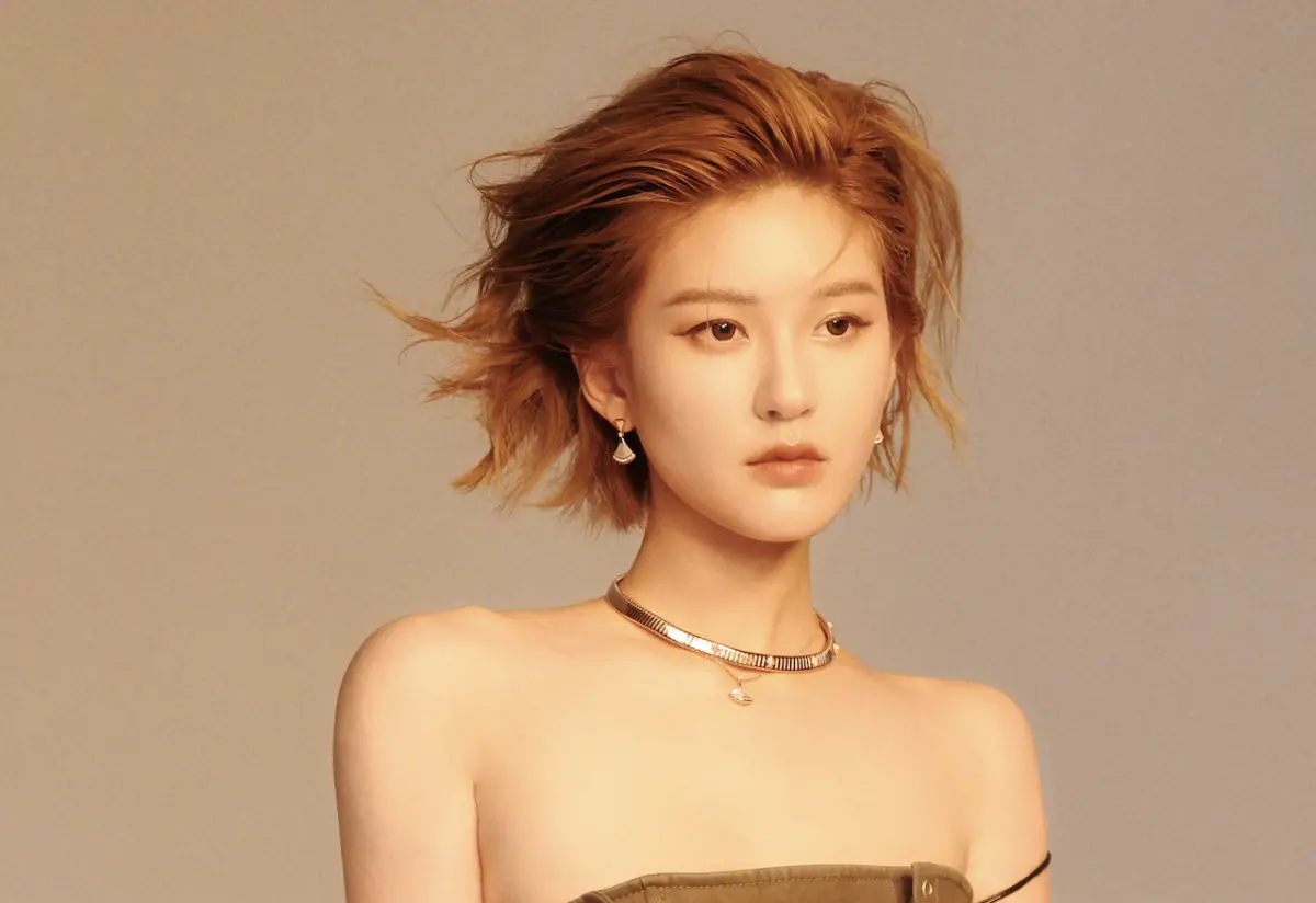 ▲趙露思開嗆「不幹了」，銀河酷娛發聲，暗酸趙露思身為公眾人物應該要謹言慎行，並表示公司方面也承受巨大壓力。（圖／赵露思工作室官微）