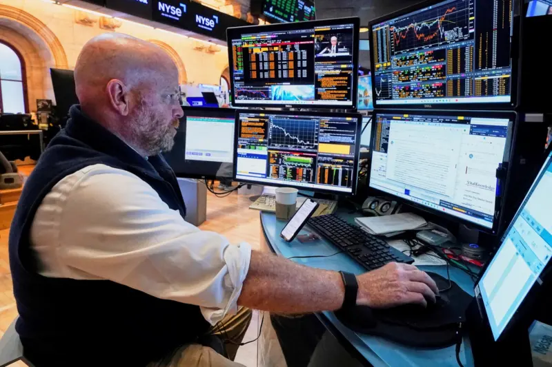 ▲美股週一個別發展，除道瓊工業指數以外，其他指數皆收漲，標普500指數首次突破6300點。（圖／美聯社／達志影像）