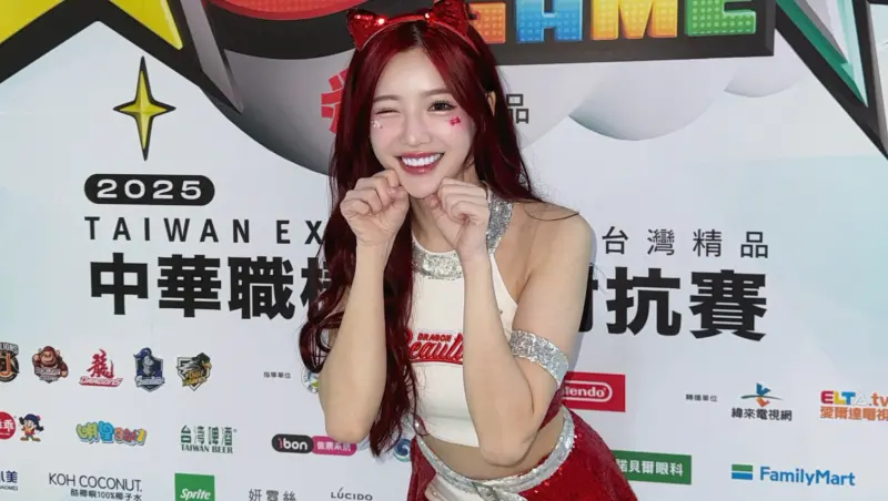 ▲小龍女新制服被質疑抄襲樂天女孩。對此，李恩菲（如圖）出面喊冤，曬出2款制服的對比照，表示小龍女新制服是李多慧以韓國眼光設計的，細節都不同。（圖／李恩菲IG）