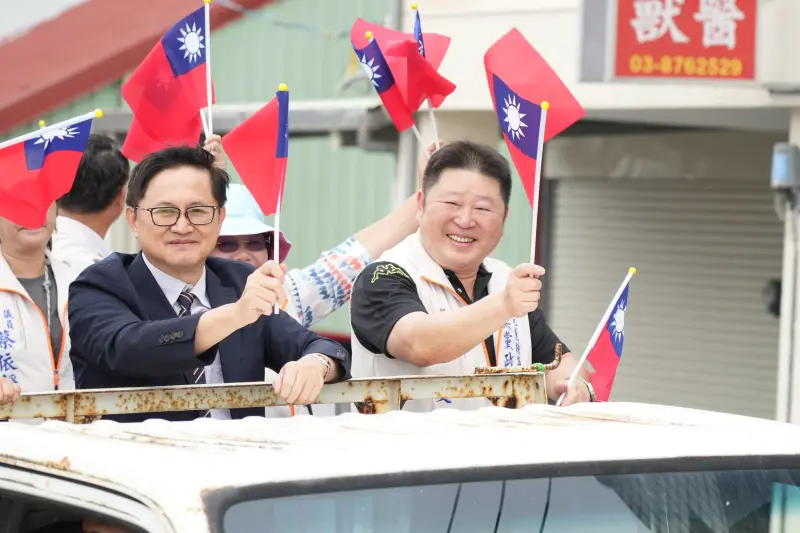 ▲童子賢（圖左）合體張峻挺罷免傅崐萁。（圖／民眾提供）