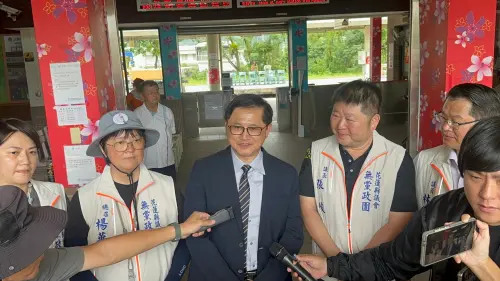 ▲童子賢合體張峻挺罷免傅崐萁。（圖／民眾提供）