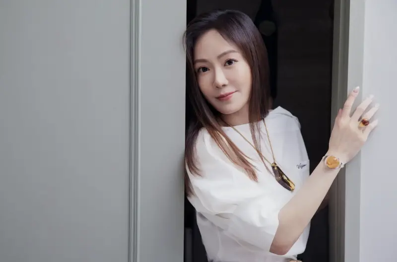 ▲尹馨拍攝恐怖片《鬼們之蝴蝶大廈》誤闖禁地，工作人員看到她都嚇到，「怎麼坐在這？」（圖／鏡藝宏海提供）