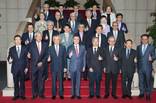 影／行政院經發會議登場！記者問卓榮泰1句　工商界大老笑而不語
