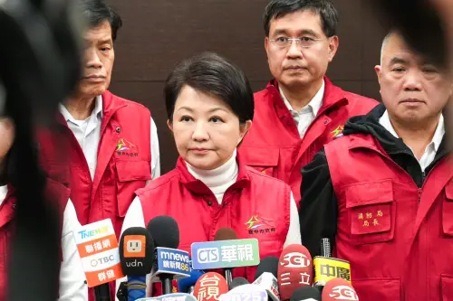 ▲Lu Shiow-Yen (center) has repeatedly demonstrated strong crisis management and governance capabilities during her tenure as Mayor of Taichung. She is widely regarded as the KMT’s most likely presidential contender for 2028. (By Lu Shiow-Yen's Facebook)