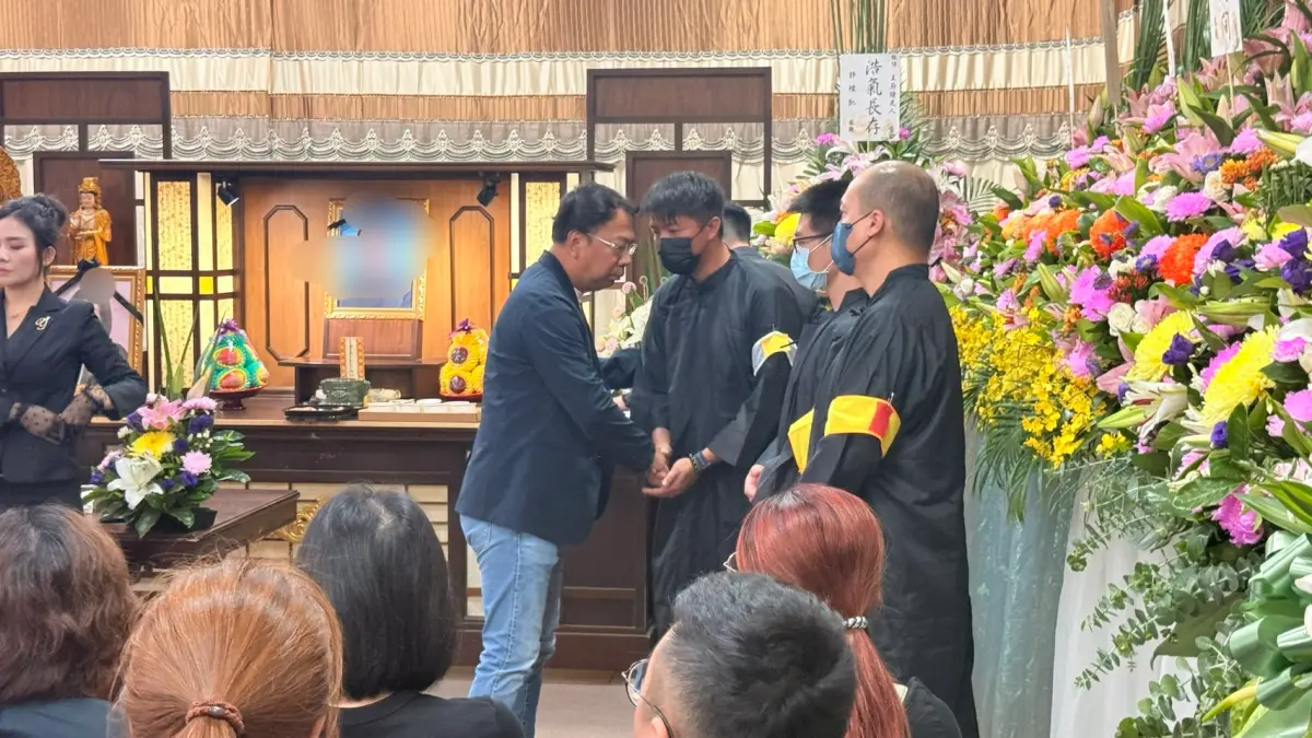 ▲台中市議員謝志忠前往豐原王家5口告別式致哀。（圖／謝志忠提供，2025.07.22）