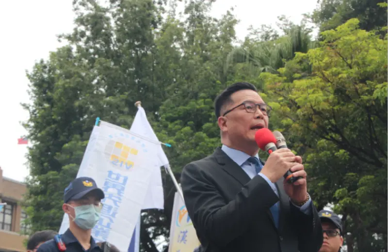 ▲黃建章接受陳情。他表示,台美談判團隊會聽取各位的建議、聽取各位建議,傳達給台美談判團隊每一位成員。(圖/記者鍾泓良攝影)