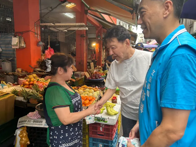 ▲趙少康今天陪國民黨立委林沛祥掃街。（圖／林沛祥提供）