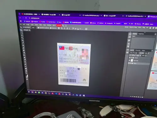 ▲黃牛集團工程師收到購票者的照片後，會使用繪圖軟體偽造身分證。（圖／刑事局提供）