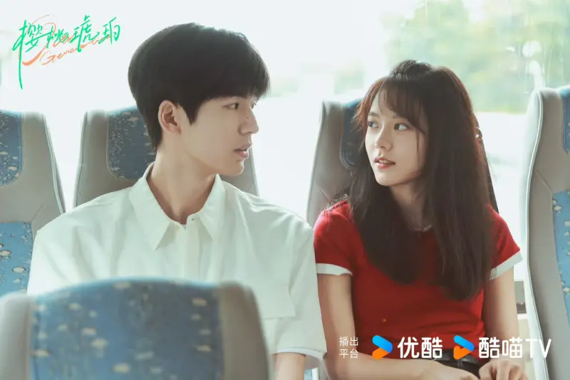 ▲張凌赫（左）和趙今麥在《櫻桃琥珀》中二搭，結果卻因為俗套劇情翻車，讓許多觀眾紛紛想棄劇。（圖／翻攝自微博）