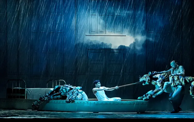 ▲2025夏日放／FUN時光《少年PI的奇幻漂流》_橫掃美國東尼獎、英國奧立佛獎的劇場版首度來臺，7月31日至8月3日在臺中國家歌劇院盛大上演。靈動逼真的巨型動物戲偶和目眩神迷的舞台效果，將再次感動所有觀眾。（圖／業者提供）