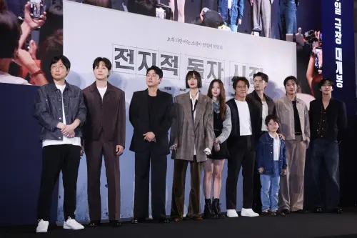 ▲導演金秉祐率領主角群鄭星一(左起)、崔永葰、NANA、蔡秀彬、朴號山、申承浩、權恩成、李敏鎬、安孝燮出席首爾首映會。(圖/采昌、日間體育) ▲導演金秉祐率領主角群鄭星一(左起)、崔永葰、NANA、蔡秀彬、朴號山、申承浩、權恩成、李敏鎬、安孝燮出席首爾首映會。(圖/采昌、日間體育)