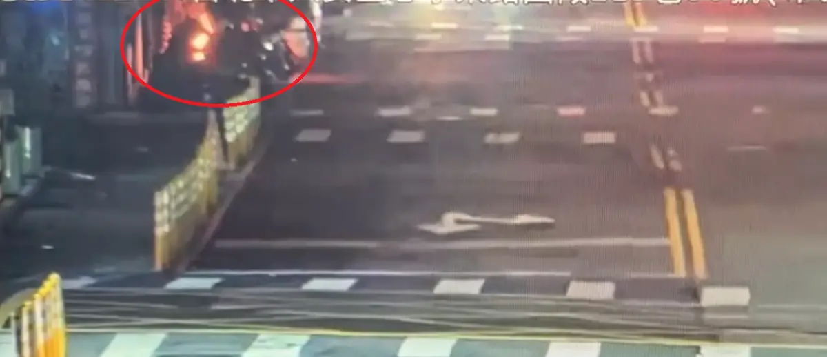 ▲台北市忠孝東路大型重機遭人縱火，車主是知名酒吧「妹酒之王」店長，嫌犯是前任店長。（圖／警方提供）