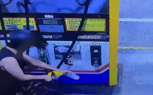 ▲26歲陳姓嫌犯先騎機車去加油站，以自助加油方式買汽油裝進寶特瓶。（圖／警方提供）