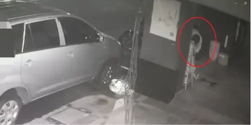 ▲嫌犯朝「妹酒之王」高姓店長的HONDA CB1100重機潑油縱火。（圖／警方提供）