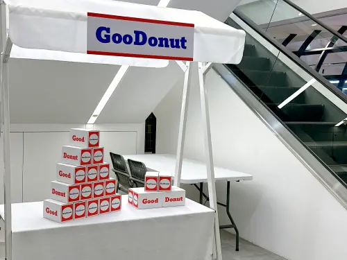 阿KEN甜甜圈GooDonut快閃DreamPlaza!號碼牌排隊規則、價格一覽 ▲阿KEN甜甜圈GooDonut快閃櫃位,位於DreamPlaza B2。(圖/緯豆集團提供)
