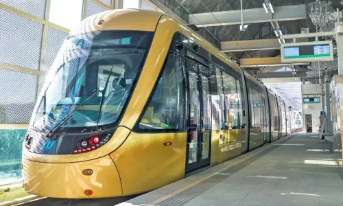 新北環狀線通勤尖峰傳「列車異常」！臨時停車+調整班距惹眾怒
