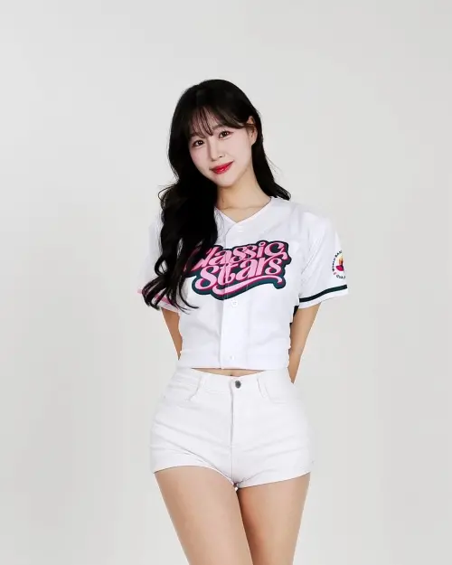 ▲金渡娥目前效力韓國職棒SSG登陸者和水原足球俱樂部啦啦隊，以及台灣富邦勇士Fubon Angels。（圖／金渡娥IG）