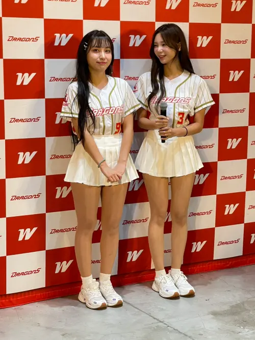 ▲談到最喜歡的台灣美食，李素泳（右）用標準中文說出板條，朴恩惠則笑說是大腸跟香菜。（圖／記者林子翔攝）