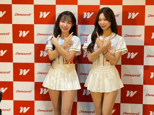 ▲對味全龍最有印象歌曲，朴恩惠（左）笑說絕對是《龍情蜜意》、李素泳則投給《Dragon Tempo》。（圖／記者林子翔攝）