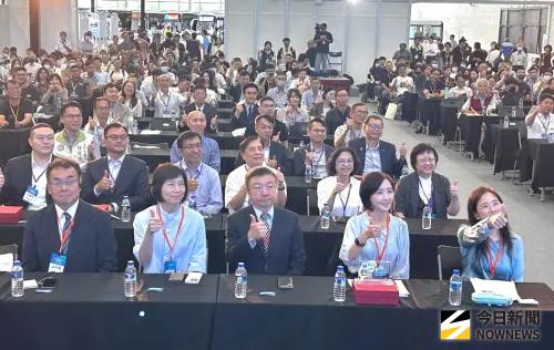 ▲交通部舉辦台灣氫能與電動大客車淨零移動論壇，有來自各縣市政府機關及各大客車業者等產官學研代表與會。(圖／記者黃守作攝，2025.07.22)