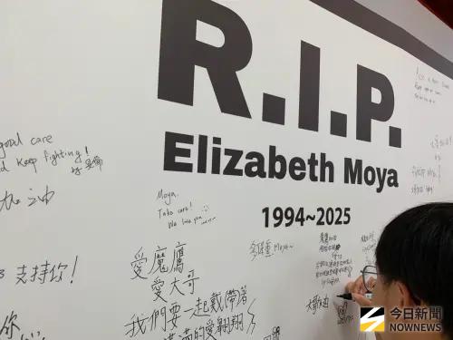 台鋼雄鷹在澄清湖球場入口區架設留言區,許多球迷進場時留下暖心留言,盼魔鷹能走出傷痛。(圖/記者陳柏翰攝) ▲台鋼雄鷹在澄清湖球場入口區架設留言區,許多球迷進場時留下暖心留言,盼魔鷹能走出傷痛。(圖/記者陳柏翰攝)