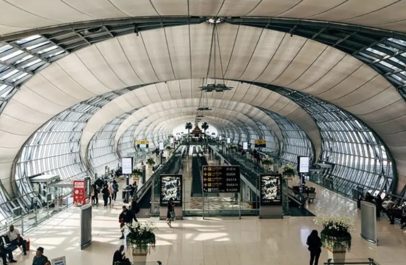 ▲素萬那普機場航網涵蓋全球151座城市，吸引113家航空公司進駐，超越巴黎與杜拜等傳統樞紐。（圖／翻攝自Pixabay）