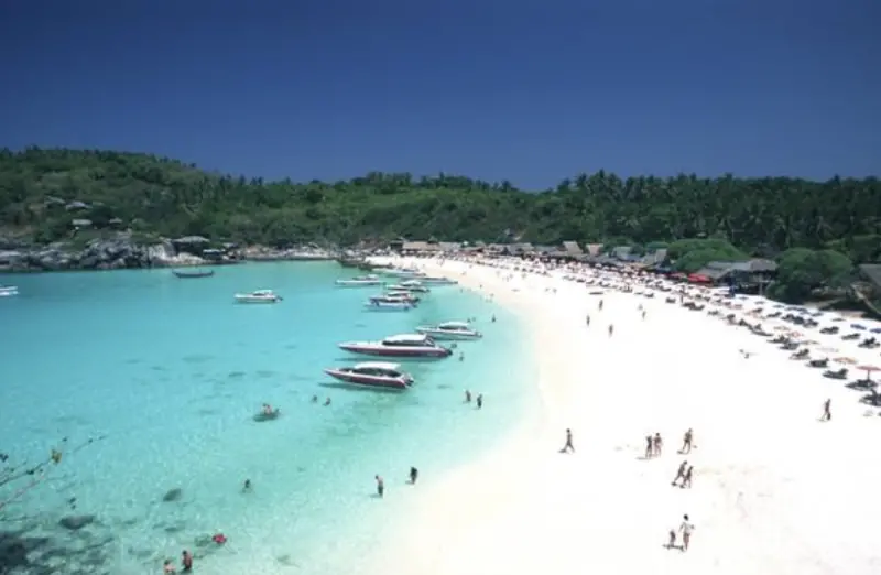 ▲泰國與柬埔寨目前交戰中，專家認為尚未影響泰國觀光產業。圖為泰國普吉島著名海灘。（圖／Pixabay）