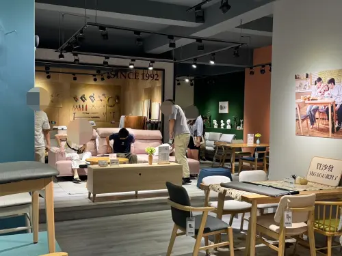 GAGU家具突停業！黑歷史曝：五股柯震東槓李婉鈺　別家沙發拿來賣
