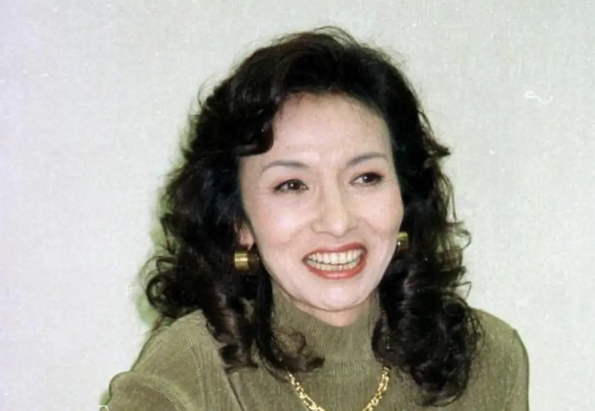 ▲日本女星中山麻理（如圖）傳出病逝消息，享壽77歲，她昔日憑脫衣捧胸艷舞爆紅演藝圈。近日兒子發文證實死訊，後事低調處理，令粉絲不捨。（圖／翻攝自Ｘ）