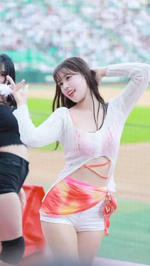 ▲不少網友透過影片猜測PS晚間釋出的新成員身分，是前富邦勇士啦啦隊金渡娥。（圖／翻攝自金渡娥IG）