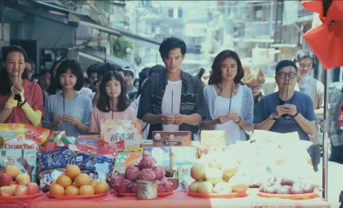 ▲舒淇(左一)率領《女孩》主要演員們舉行開鏡拜拜的儀式,片子果然受到好評,打進威尼斯影展正式競賽。(圖/甲上提供) ▲舒淇(左一)率領《女孩》主要演員們舉行開鏡拜拜的儀式,片子果然受到好評,打進威尼斯影展正式競賽。(圖/甲上提供)