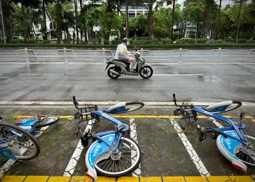 ▲薇帕颱風22日早上登陸越南，河內風雨強勁，中南半島多國出現強風暴雨。（圖／美聯社／達志影像）