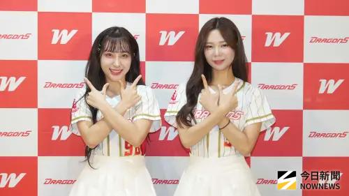 ▲李素泳(右)透露好友李晧禎特地提醒她「化妝要認真一點」。(圖/記者張一笙攝) ▲李素泳(右)透露好友李晧禎特地提醒她「化妝要認真一點」。(圖/記者張一笙攝)