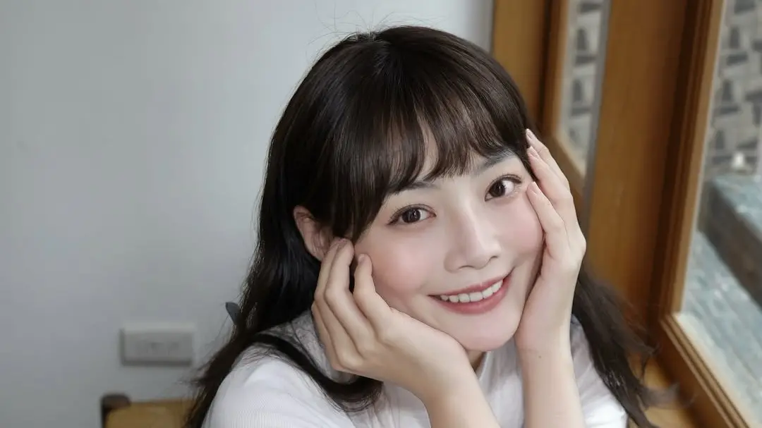 ▲女星雲朵姐姐今（22）日出席媒體餐敘時，親自揭露當兵時曾遭離婚中校「毛手毛腳」，還被言語與肢體性騷擾，坦言當下選擇隱忍未申訴，如今回想仍感不適。（圖／翻攝自雲朵姐姐IG）