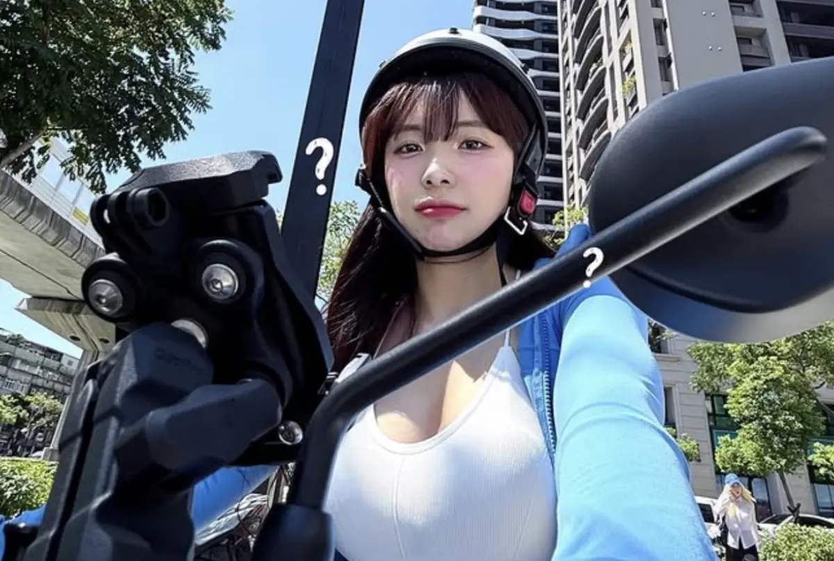 ▲李多慧和速食品牌合作，帶粉絲用第一視角騎機車，不少人看了都直呼，「後面要塞車啦！」（圖／翻攝自李多慧IG）