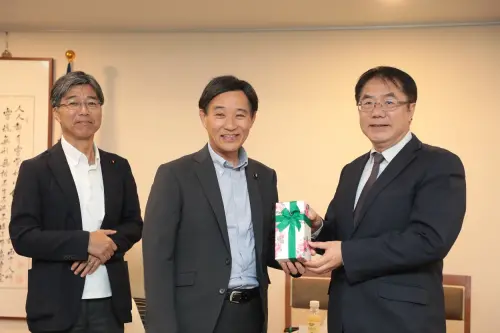 ▲黃偉哲與山崎誠眾議員（中）、田嶋要眾議員（左）合影。（圖／南市府提供）