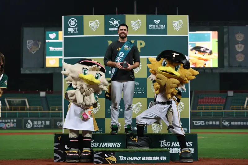 ▲台鋼雄鷹洋投艾速特僅用79球就完成6局投球，但卻未續投第7局，雄鷹總教練洪一中表示，艾速特表示自己沒力了。（圖／台鋼雄鷹提供）