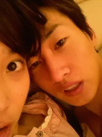 ▲IU（左）曾因手滑銀赫（右）床照被罵翻！出道多年只認愛李鍾碩跟大11歲的他。（圖／翻攝自網路）