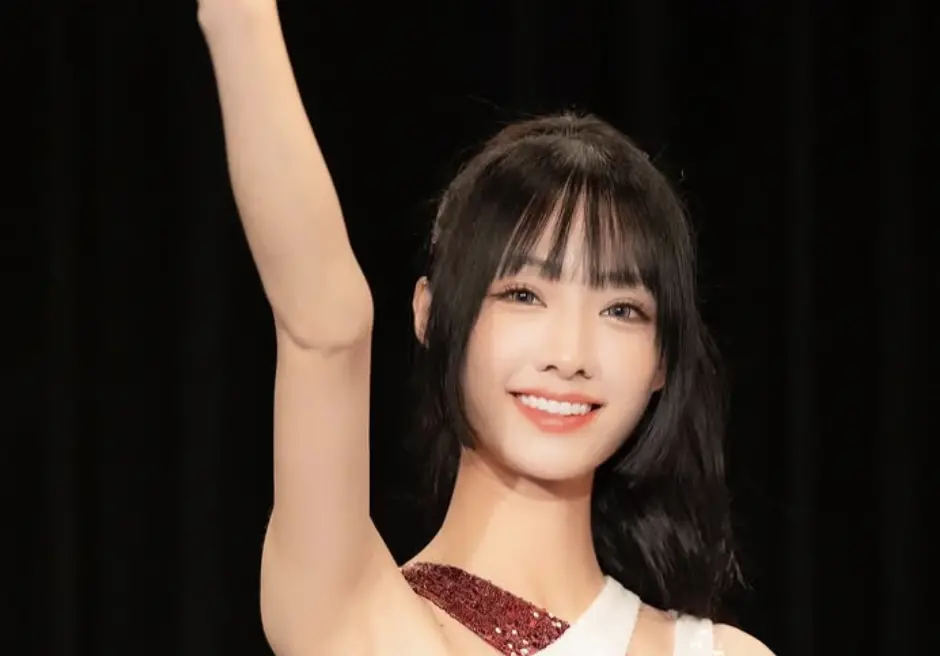 ▲樂天女孩嘎琳日前被直擊從桃園開車到台北，停在一處商辦大樓3天都未現身，百億富豪黃苡峻的司機替她搬行李，對於兩人關係，球團表示「勿過度揣測與聯想」。（圖／翻攝自嘎琳IG）