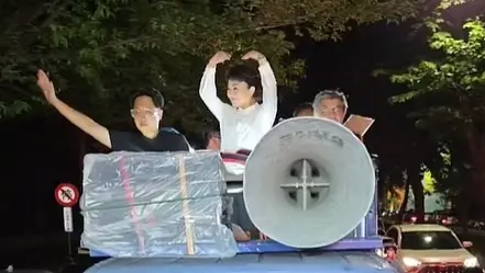 ▲台中市長盧秀燕昨晚陪羅廷瑋車隊掃街。（圖／翻攝羅廷瑋臉書，2025.07.23）