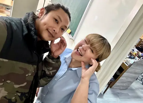 杜詩梅(右)遭律師翻舊帳批「不該收服務費」!本人反擊:需這樣打壓?(圖/杜詩梅FB) ▲杜詩梅(右)遭律師翻舊帳批「不該收服務費」!本人反擊:需這樣打壓?(圖/杜詩梅FB)