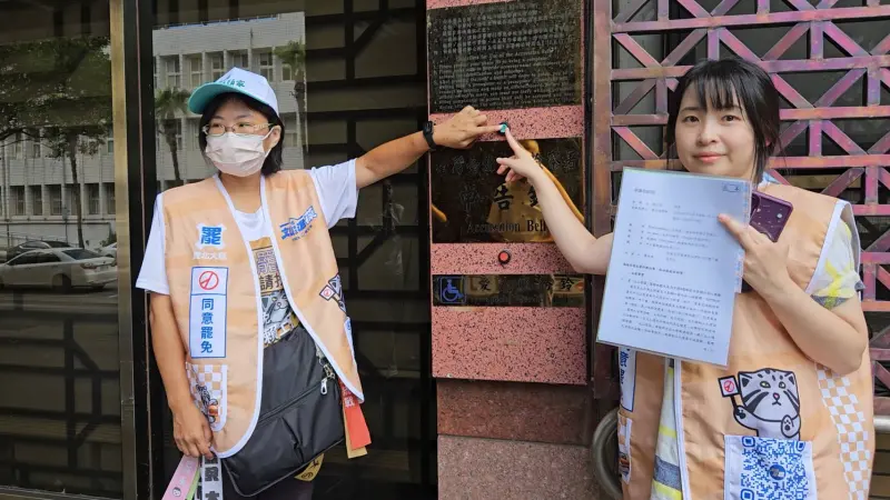 ▲罷團「文山退葆」領銜人張艾安23日赴北檢，向4社群帳號及媒體提告。（圖／記者劉松霖攝）