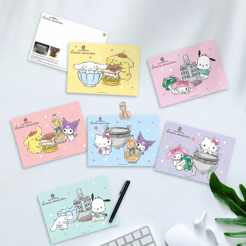 三麗鷗2026桌曆玩故宮國寶!布丁狗拿肉形石、大耳狗坐青瓷蓮花碗 ▲第二彈「NPM|三麗鷗穿越故宮」三麗鷗全新明信片。(圖/故宮提供)