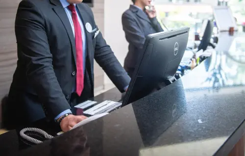 ▲飯店,酒店,接待員（圖／取自pixabay）