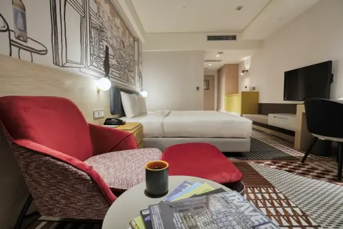 ▲Two Tails Hotel Luzhou 擁有140間設計感十足的主題客房，房間從8坪起跳。（圖／Two Tails Hotel Luzhou提供）