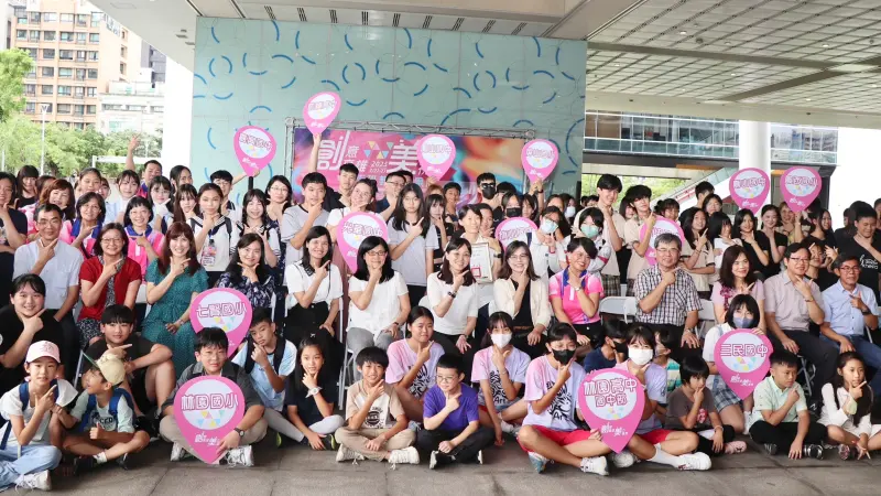 ▲ 「高級中等以下學校美術班教育成果展」，展覽主題為「創意高雄．美力視界」，有14所美術班學校130件作品參展。（圖／高市府教育局提供） 